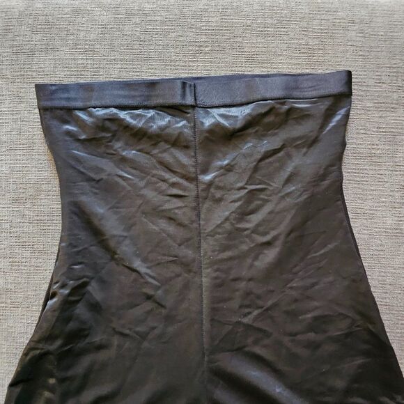 Skims Women's Black Barely There Mid Thigh Short Shapewear Size Large - Picture 12 of 13